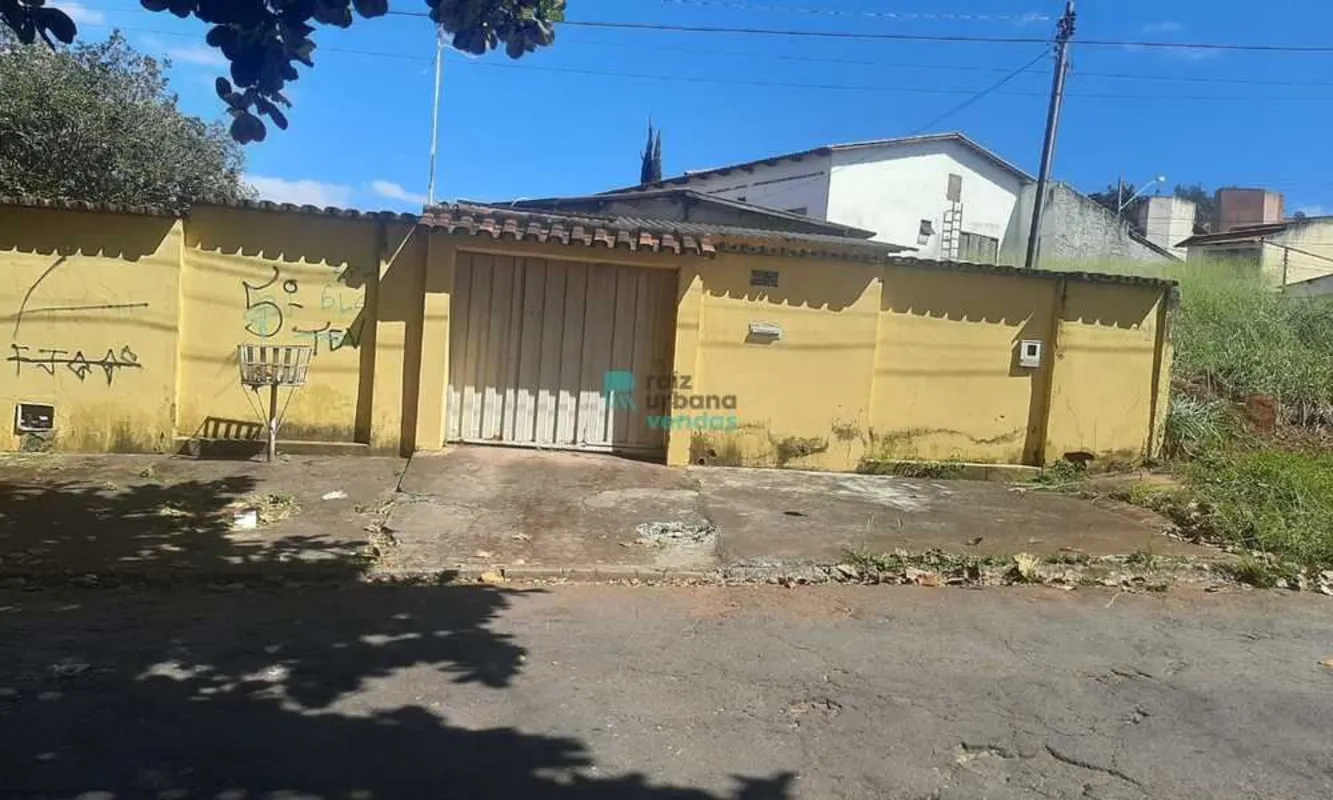 Excelente Lote a poucos metros do Jardim Botânico com área de 463,26 m2 com 19,0...
