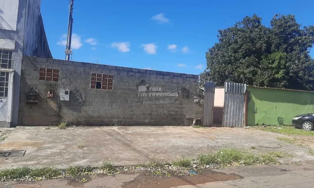 Lote com área  de 413,64 m2 ,sendo 13,36 m de frente,14,23 m de fundo e laterais...