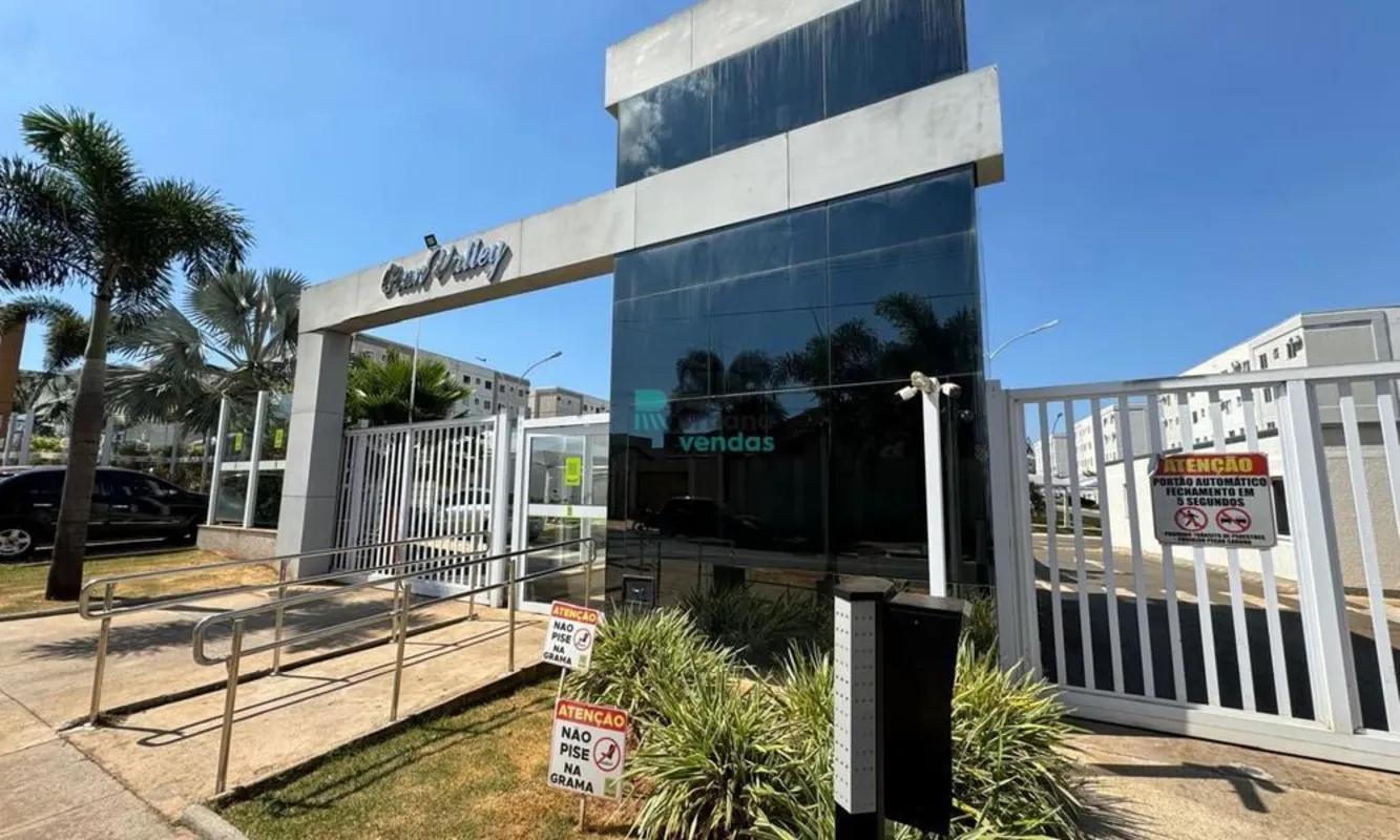 Apartamento 2 quartos sendo um com armário embutido, um banheiro com box em blin...