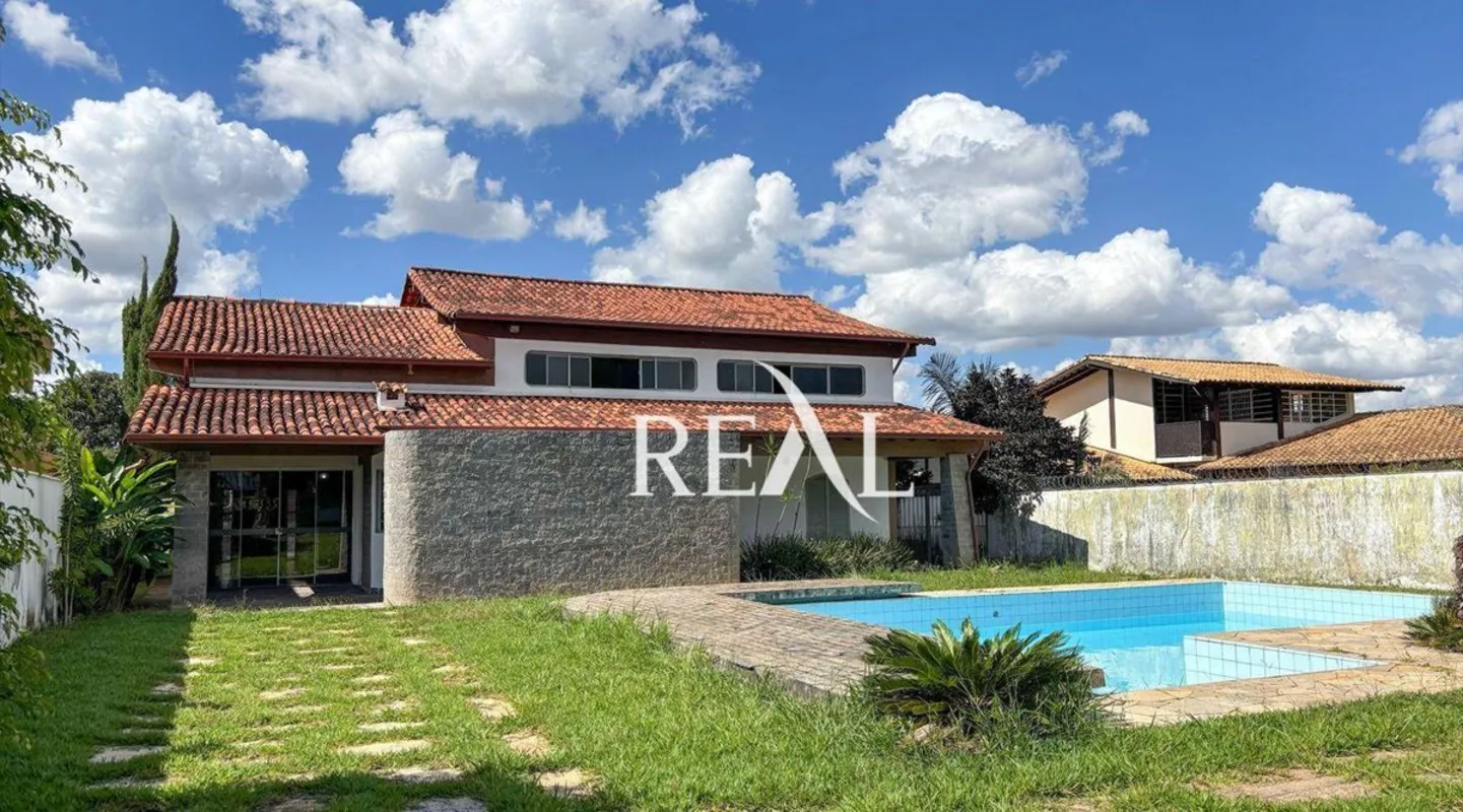 A Imobiliária Real apresenta este excelente casa à venda no Lago Norte, Brasília...