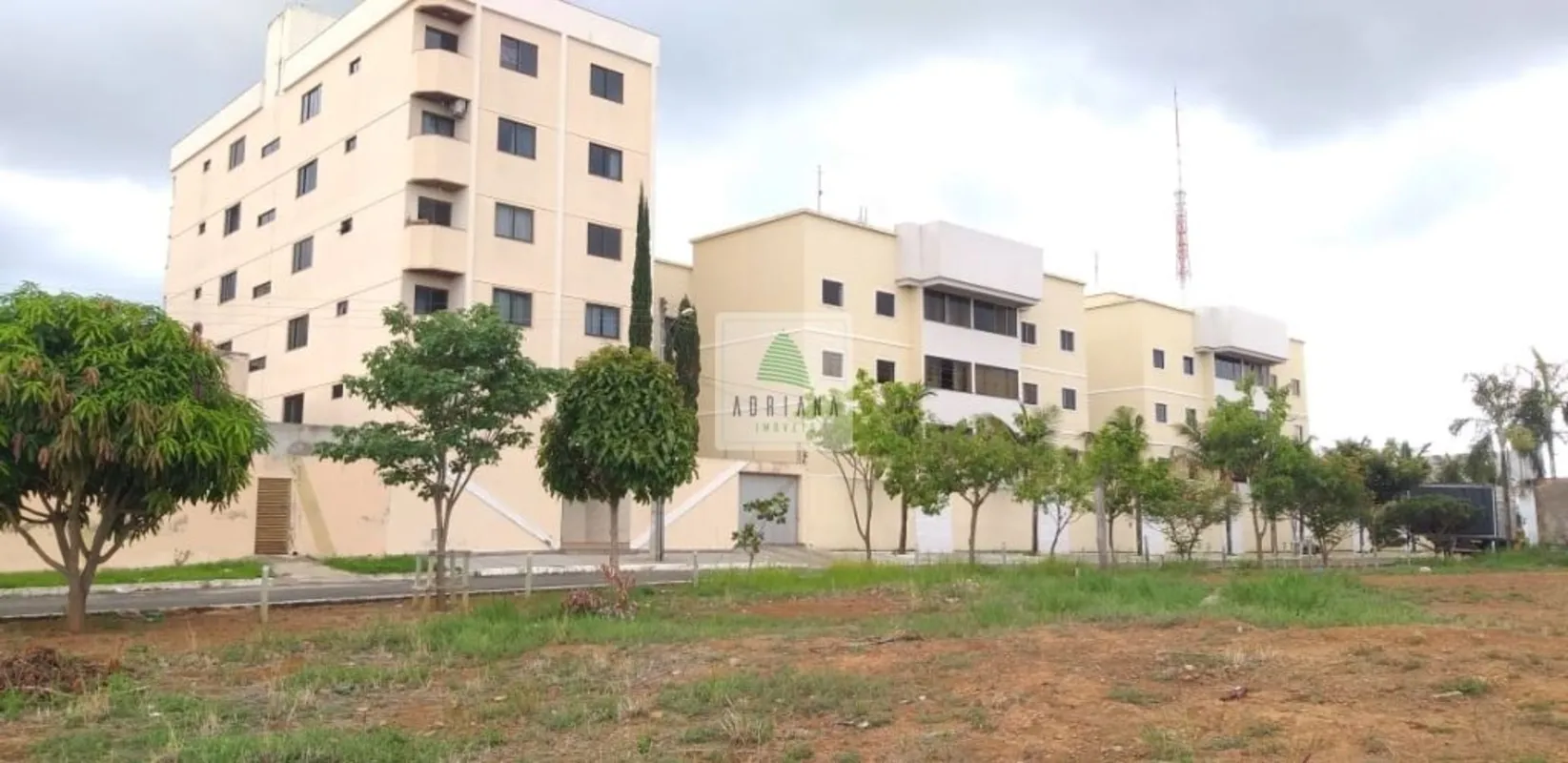 Apartamento com 112m23 quartos sendo um com suíte Banheiro social Lavabo Área de...