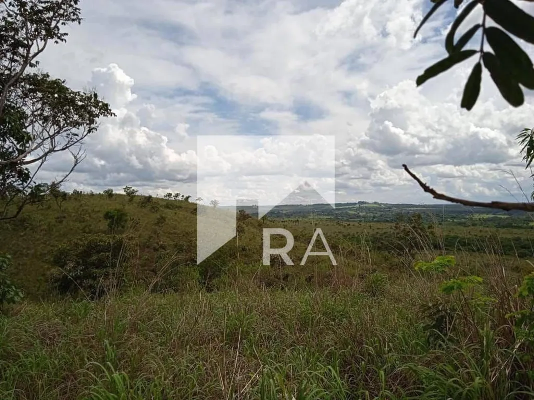 Esta chácara localizada na Área Rural de São Sebastião, em Brasília, oferece uma...