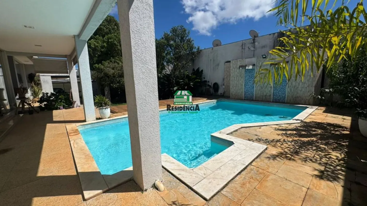 Área total: 720 m²Área construída: 354 m²Características do imóvel:Área interna:...