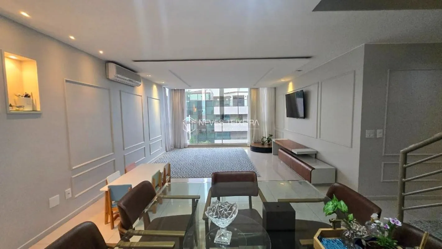 NEVES TEIXEIRA IMÓVEIS ALUGA:Cobertura duplex moderna e imponente na SQN 213, co...