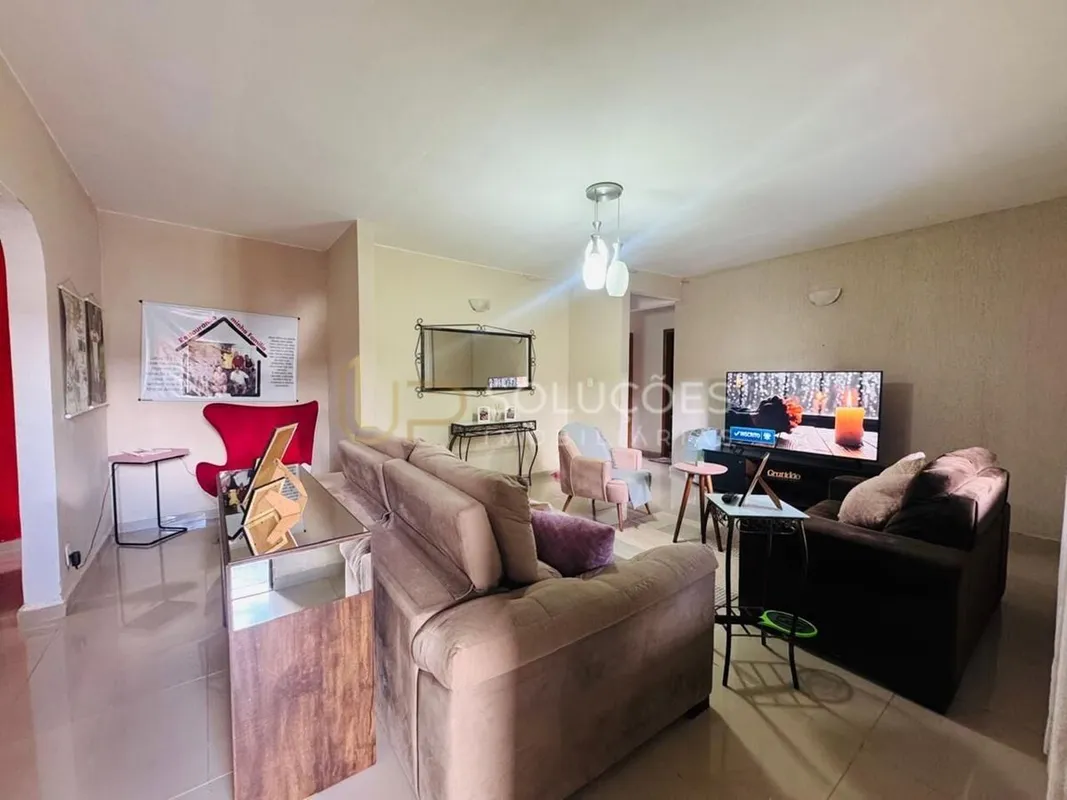 3 Quartos c/ Suíte | 2 Banheiros | 2 Vagas | Terreno: 690m² | R$575.000,00Locali...