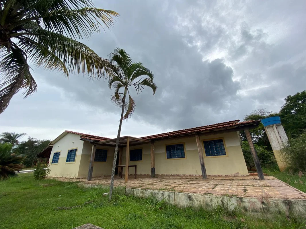 Vendo Casa no Park Way – Lote de 2.500m² | EscrituradaEspaçosa, bem localizada e...