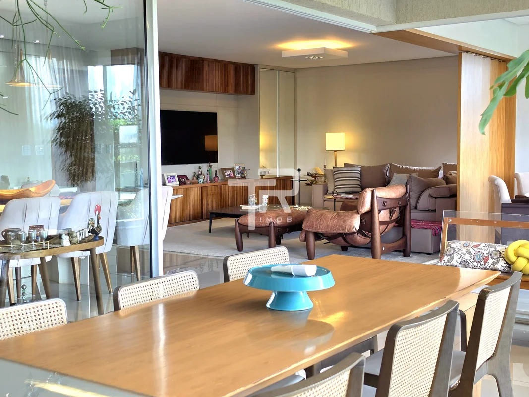 GREAT URBAN HOUSELocalização hiper privilegiada: Na charmosa e exclusiva Rua 148...