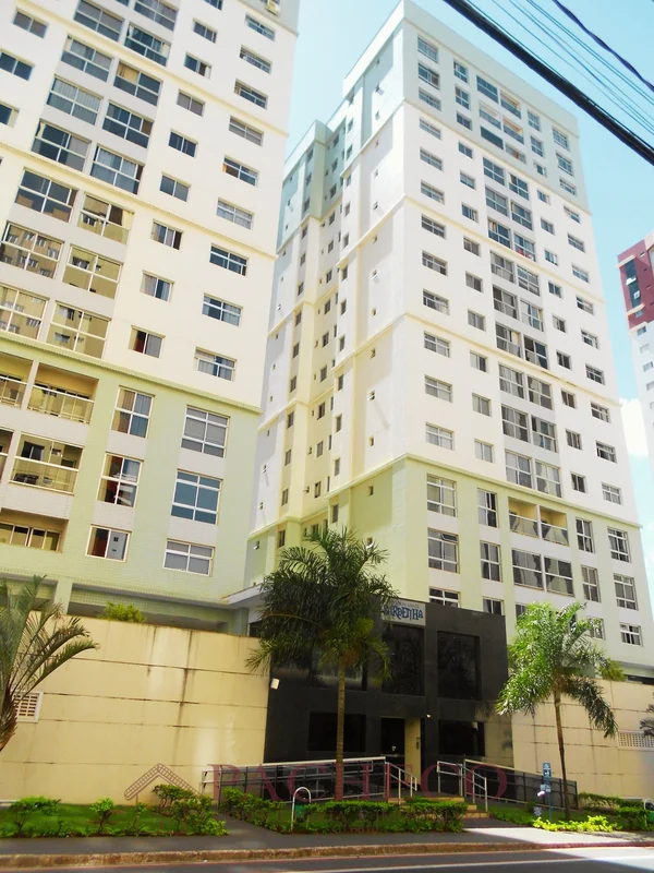 Apartamento no 4º andar, bem ventilado e iluminado, com 3 quartos (sendo 1 suíte...