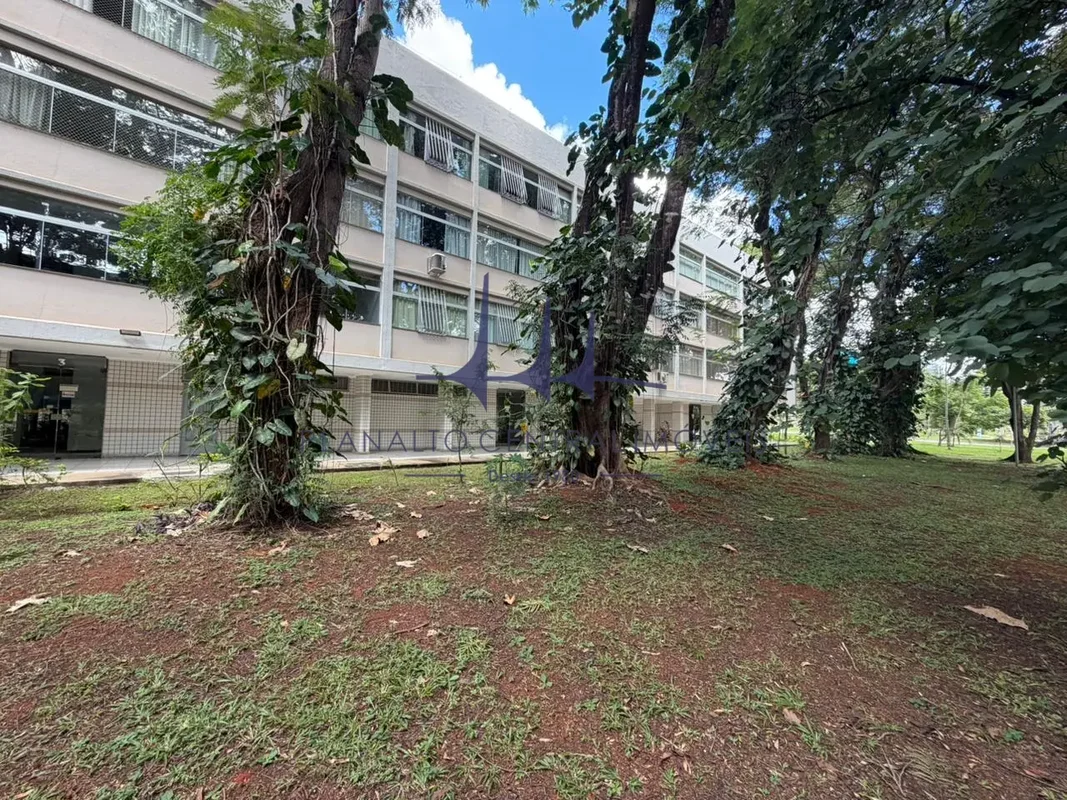 Planalto Central Imóveis vende excelente apartamento vazado todo reformado (refo...