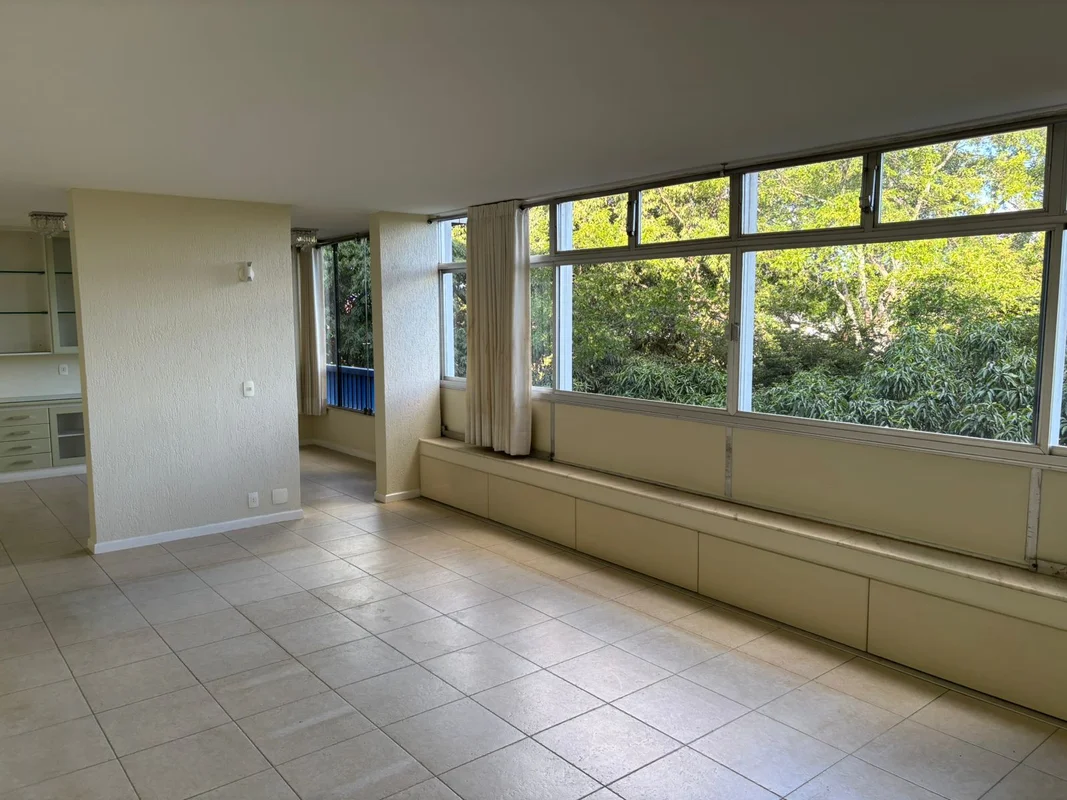 Alugo excelente apartamento na SQS 315, nascente, vazado e com vista livre, prop...