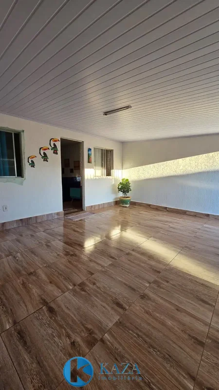 Casa em condomínio fechado próxima ao supermercado Cristal, em Valparaíso de Goi...