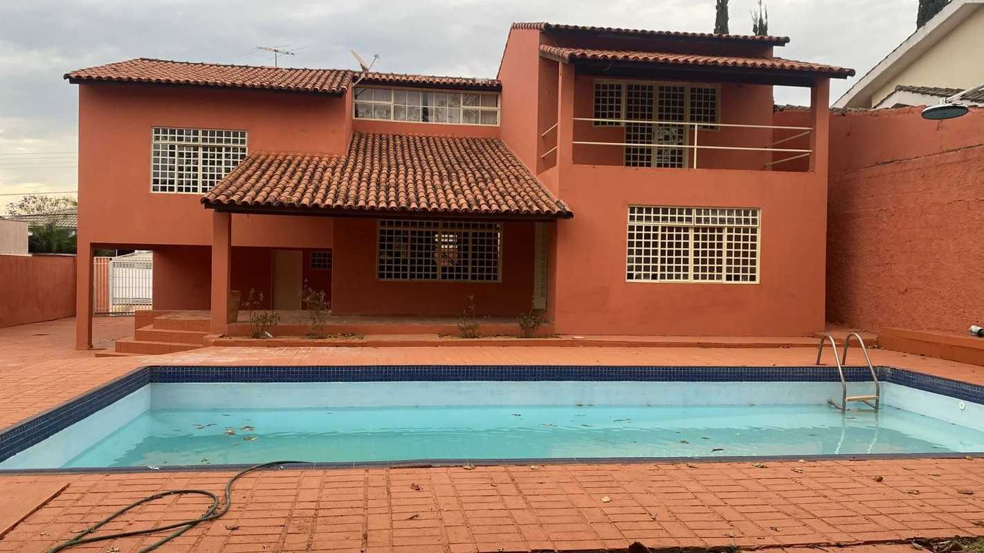 BSB IMOBILIÁRIOAluga ótima casa, ampla, arejada e com iluminação natural, muito ...