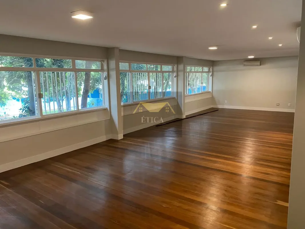 ALUGO AMPLOA APTO NA SQS 313Oportunidade única na ASA Sul: apartamento de 210m²,...