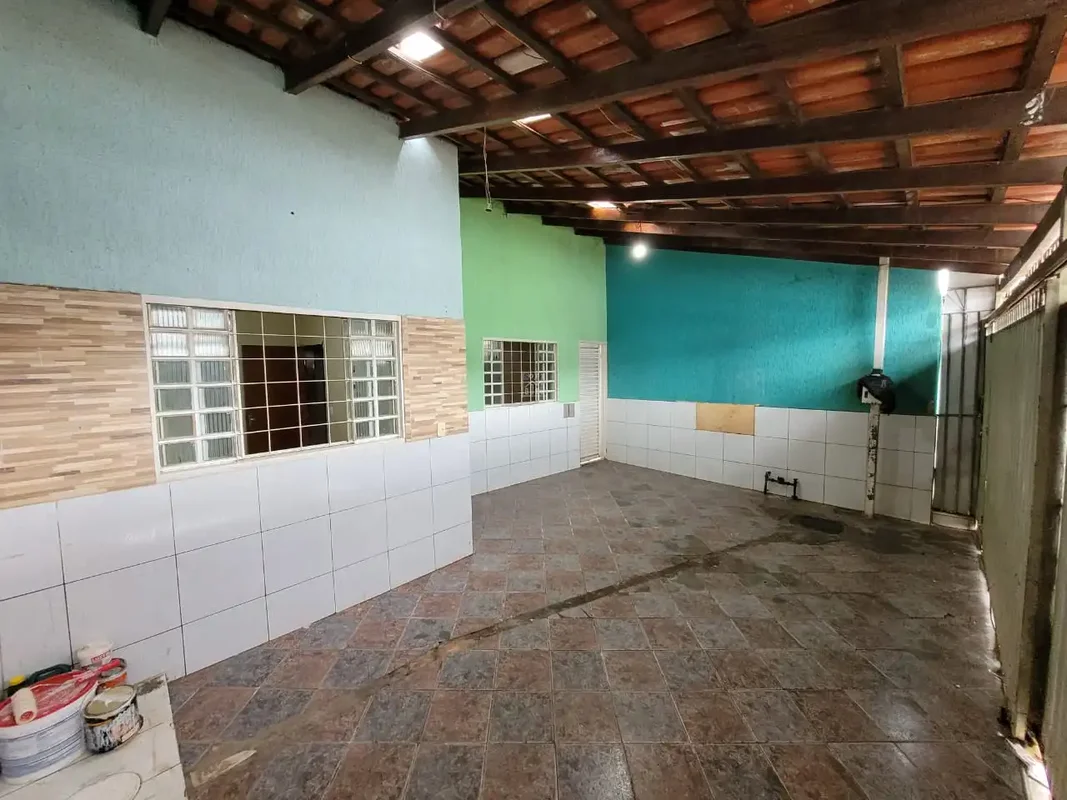 CASA 02 QUARTOS + 01 SUÍTE - QR 403 - 03 Vagas - Lote 140m² (7x20m)Ótima casa co...