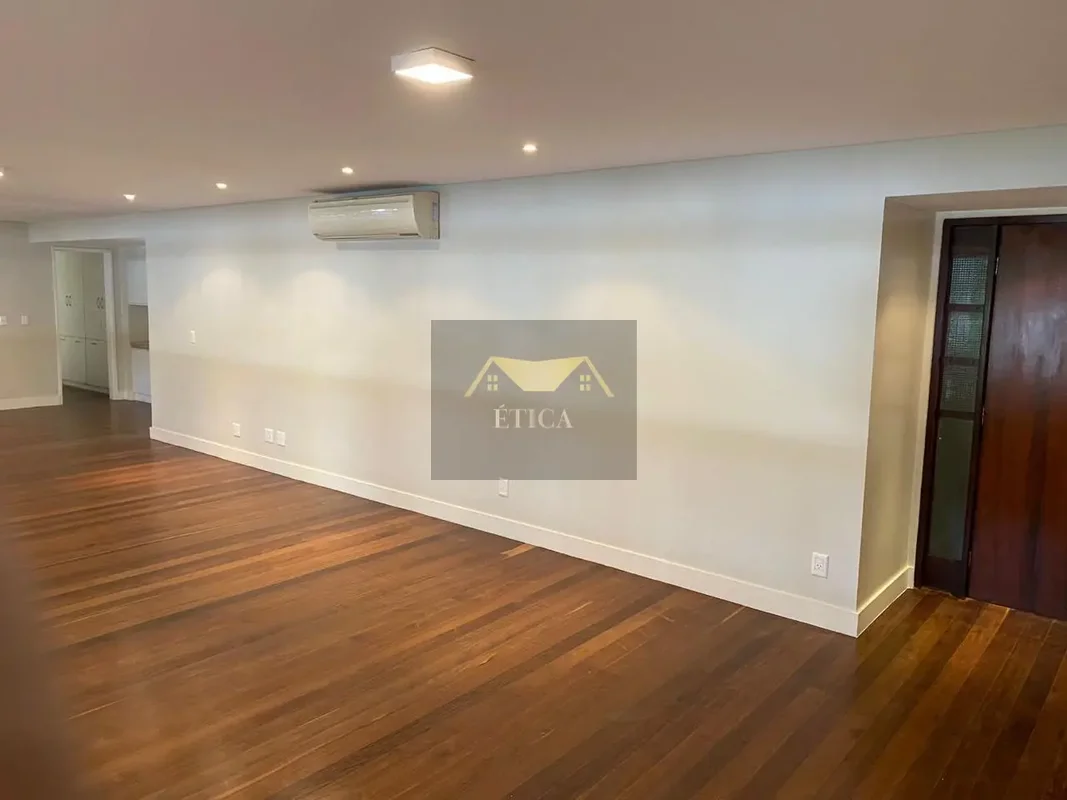 VENDO AMPLO APTO NA SQS 313Conquiste o melhor da Asa Sul em um amplo apartamento...