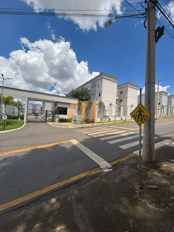 Seminovo - entregue em agosto/20232 quartos, sendo um suíte 2 banheiros (sendo 1...
