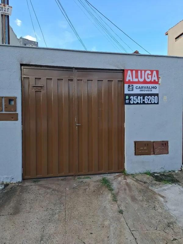 Casa residencial com aproximadamente 90 m², composta por 02 quartos, sala, banhe...