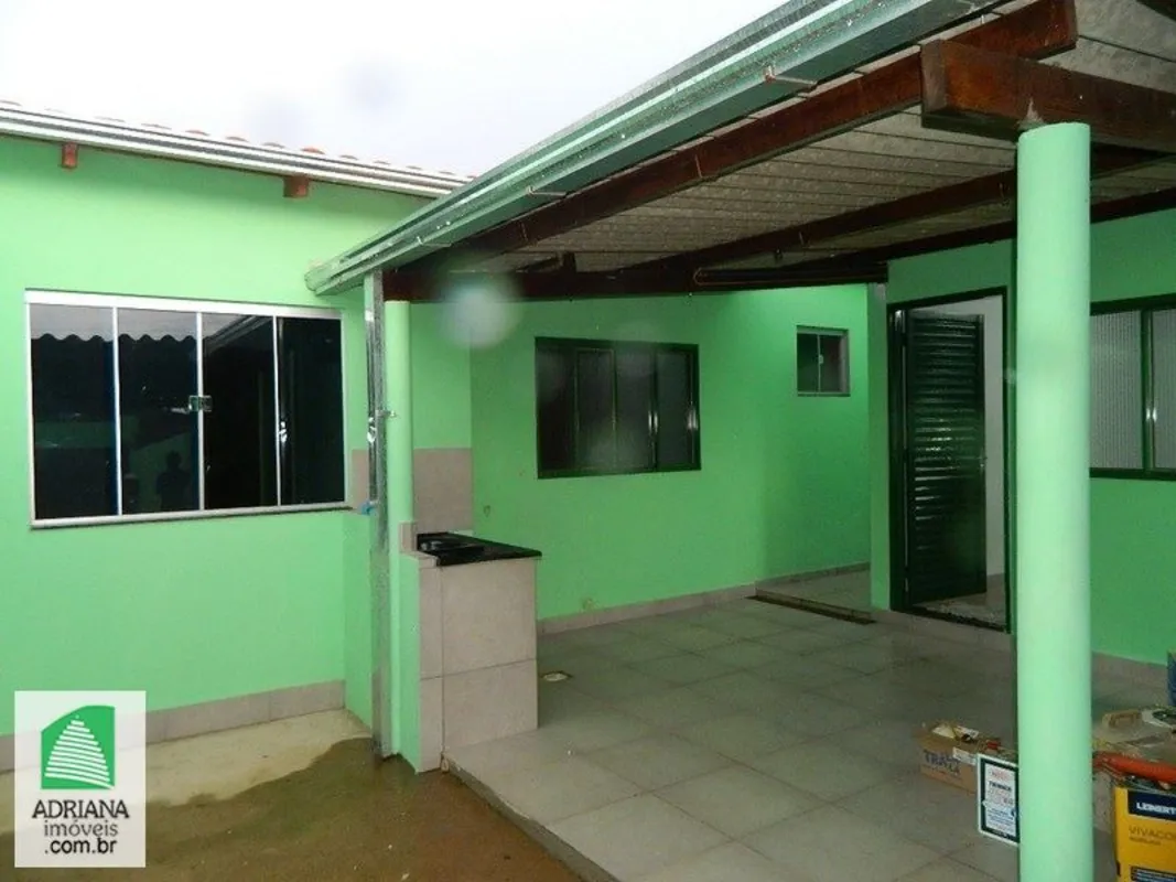 2 QUARTOS, SALA, COZINHA, ÁREA DE SERVIÇOS, GARAGEM, PORTÃO ALARME, ARMÁRIOS NA ...