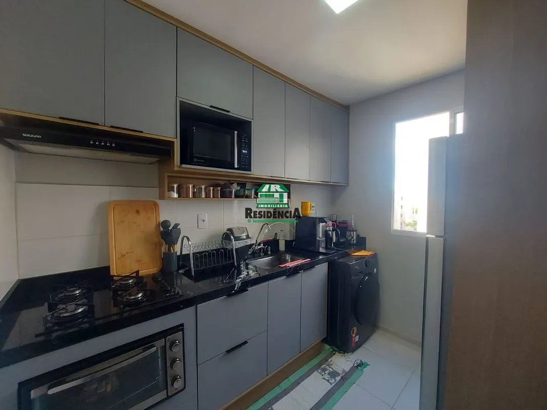 02 quartos, ambos com guarda-roupa; um deles equipado com ar-condicionado e cort...