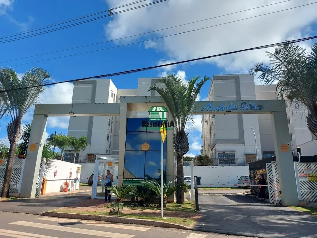 02 quartos (com cortinas)Banheiro social com box, espelho e armárioSala com cort...