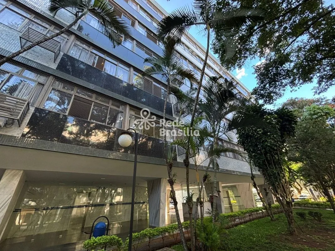 Sala ampla, três quartos com armários, cozinha planejada com armários, banheiro ...