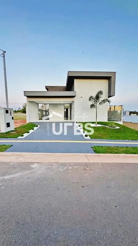 COD U-0028581 - CASA no Terras Alpha 2, em Senador Canedo, com arquitetura moder...