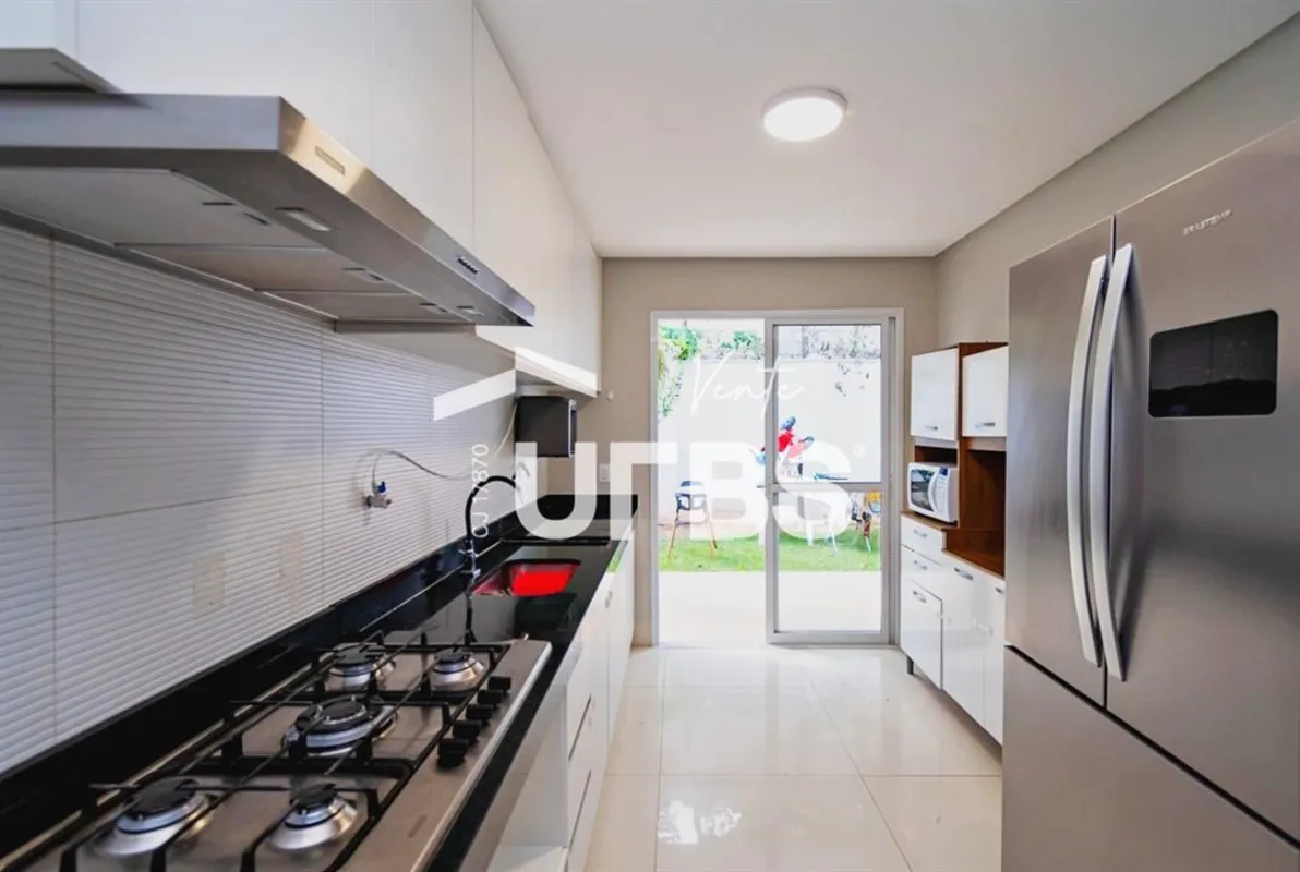 COD U-0028563 - Sobrado no condomínio Royal Garden, com 337,90m² de área total e...