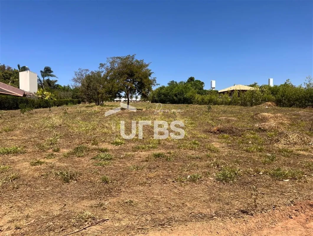 COD U-0030012 - LOTE EM CONDOMÍNIO DE LAZER – ÁGUAS DA SERRA – 2.300m² – LAGOS E...