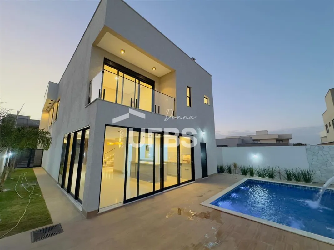 COD U-0029824 - Sobrado à Venda | 3 Suítes | Piscina Aquecida | Parqville Jacara...