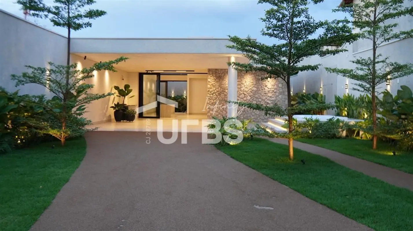 COD U-0031163 - • Casa térrea •396 m² terreno total. • 230 m² de área construída...