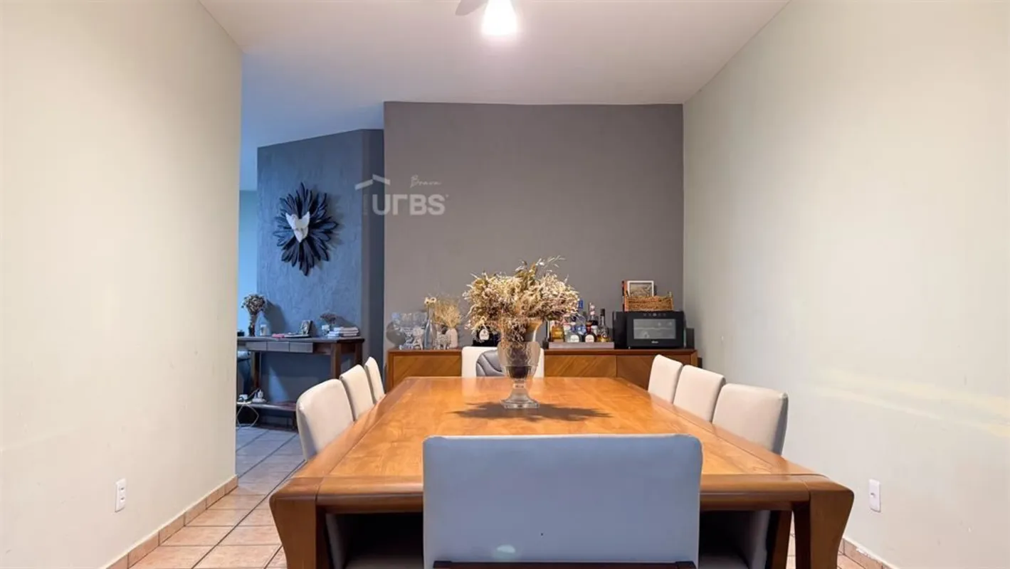 COD U-0030848 - Exclusividade no Jardim América: Casa de Alto Padrão com 3 Suíte...