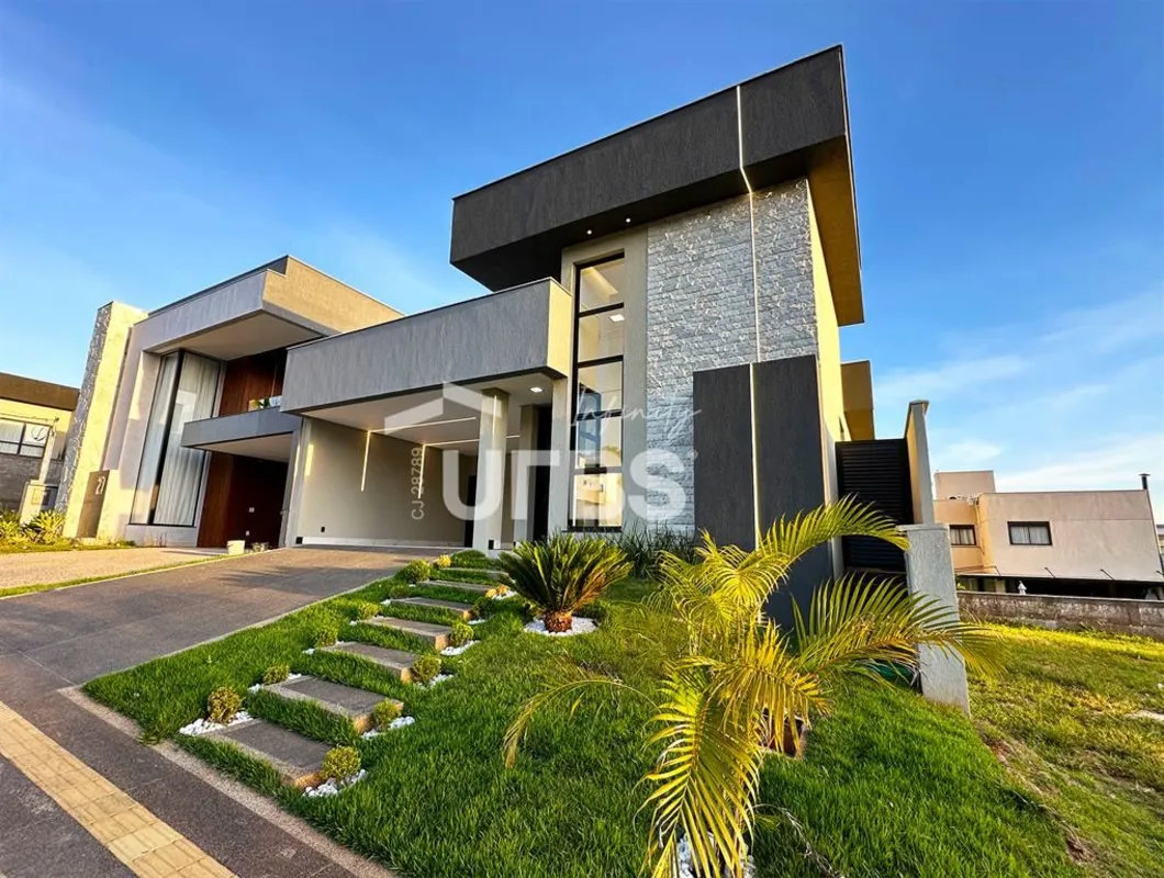 COD U-0024833 - 160m2 de área construída300m2 de terreno3 suítes plenas, suíte m...