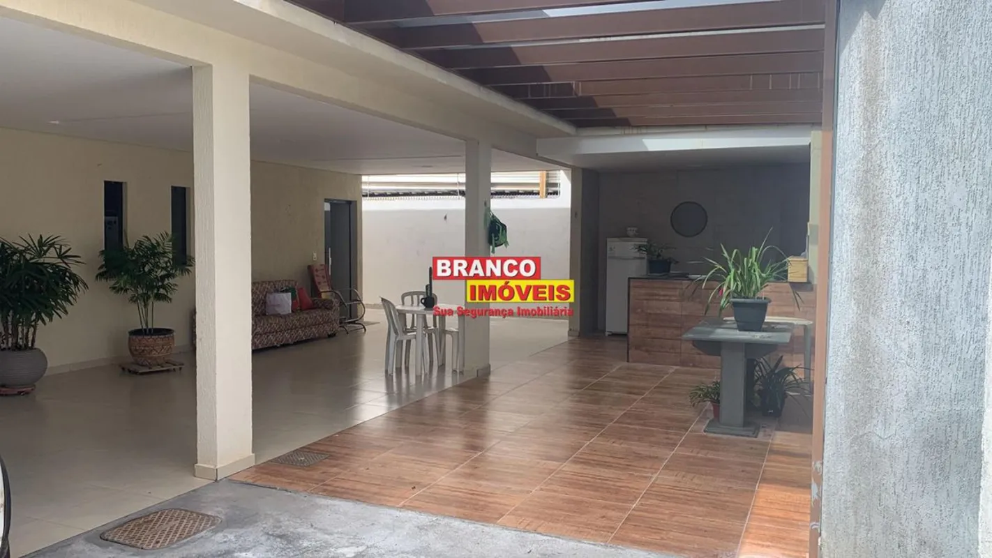 BRANCO IMÓVEIS VENDE - CASA EM VICENTE PIRESCOMPOSIÇÃO DO IMÓVEL:- Metragem - 36...