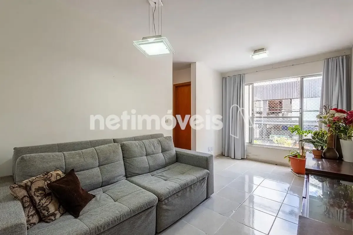 Apartamento à venda no Edifício Roberta, localizado dentro da quadra 301 de Água...