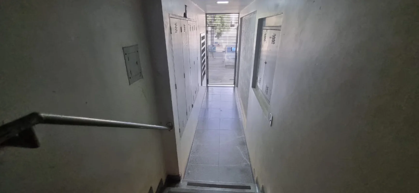 VENDE-SE, EXCELENTE APARTAMENTO COM 2 QUARTOS, SALA, COZINHA, 1 ANDAR, FUNDOS.SI...