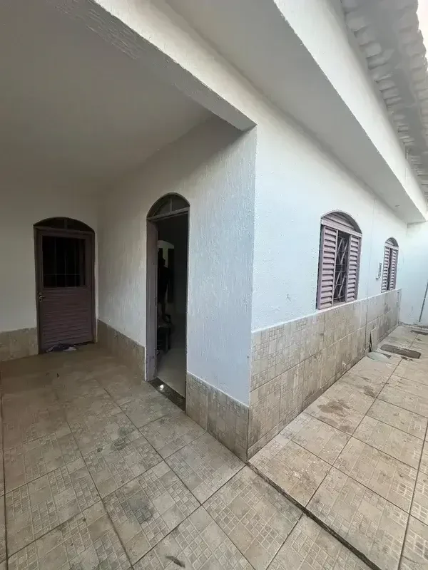 JDM IMOBILIÁRIA VENDE: Casa na QD 604 - Recanto das Emas - 03 quartos;- 02 banhe...