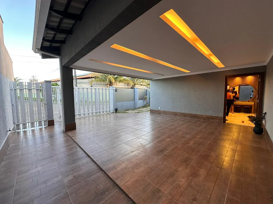 Oportunidade Única em Vicente Pires!Conheça esta charmosa casa sobrado em condom...