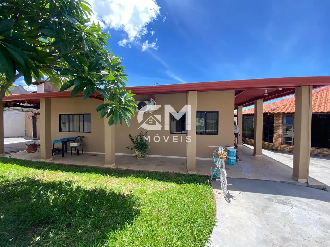 A GM Imóveis aluga excelente casa no condomino Alvorecer dos Passaros.Condomínio...