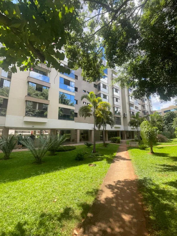 Conquiste um estilo de vida confortável e prático no coração de Brasília. Este a...