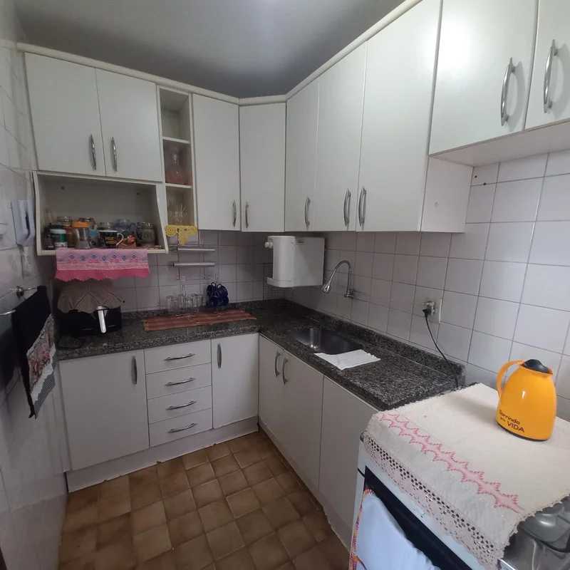 Excelente Localização: Apartamento com 2 quartos, sala, banheiro social, cozinha...