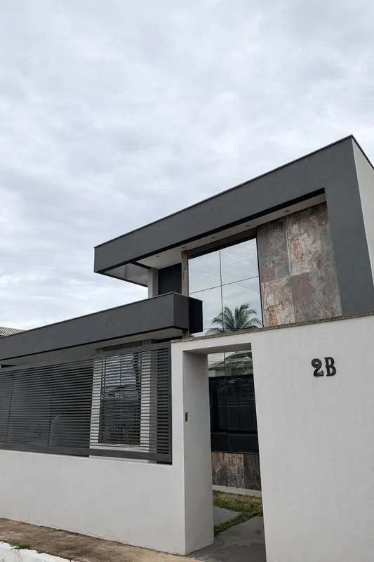 LENIÉR CURADORIA IMOBILIÁRIA VENDE DESLUMBRANTE CASA MODERNA NO CONDOMÍNIO VERED...