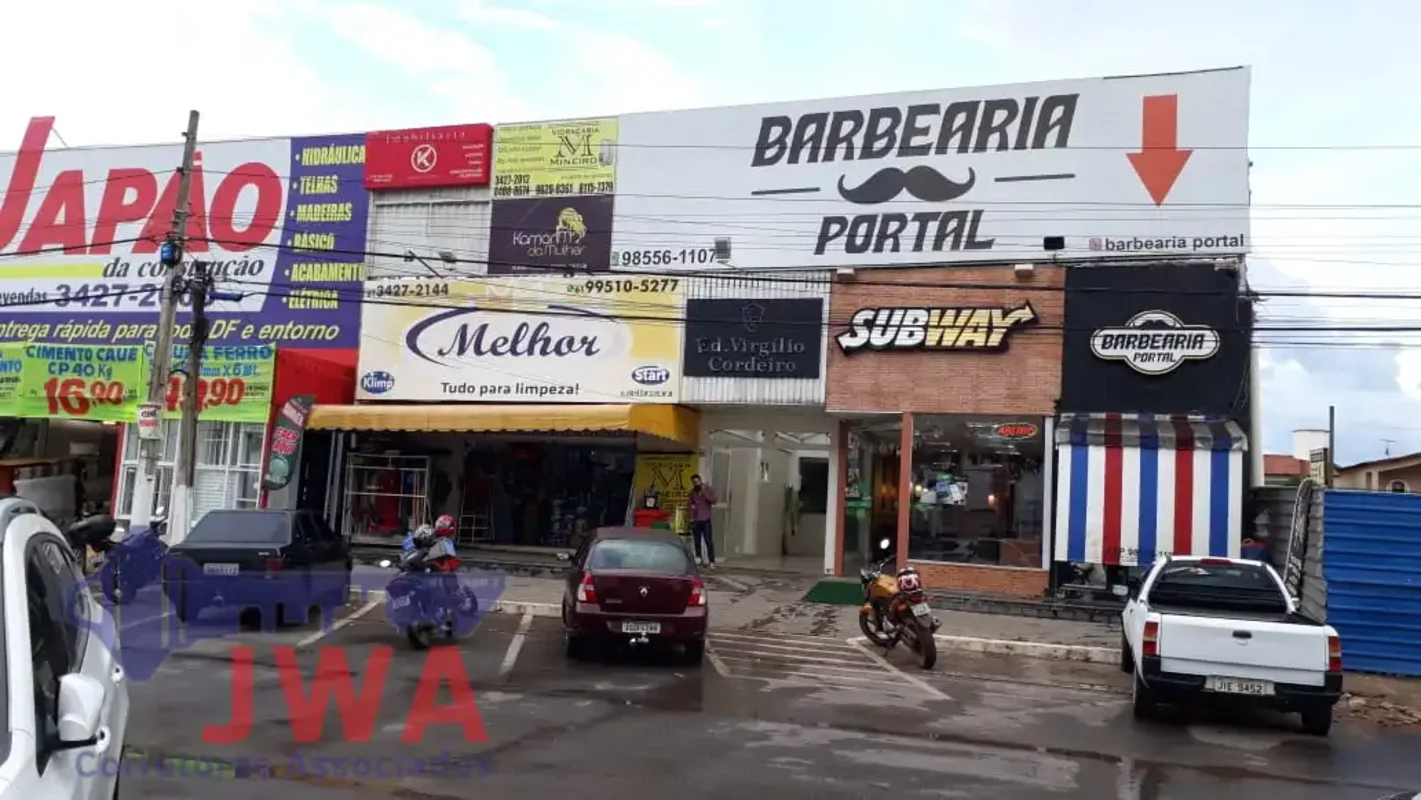 Sala comercial em andar térreo, com banheiro privativo e divisão de vidroMini co...