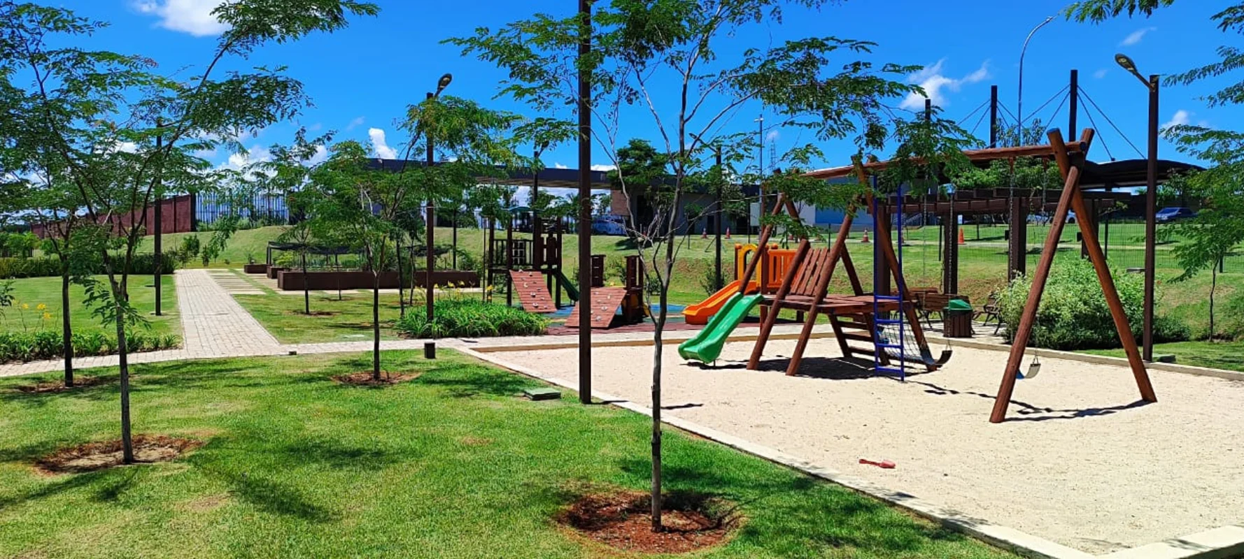 Lote quitado no Jardins FrançaCom 405 m2Oferece lazer de alto padrão integrado à...