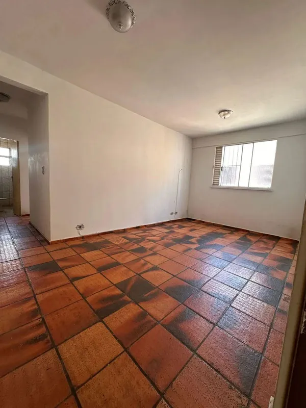Descrição do imóvel: 2 quartos sendo 1 com armários;Banheiro social;Sala ampla e...