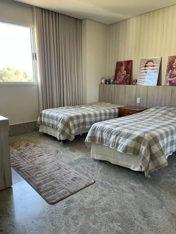 Sobrado de Alto Padrão à Venda 5 Suítes Condomínio Portal do Sol IIImóvel amplo ...