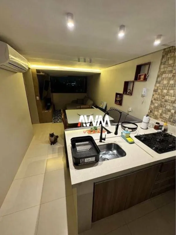 Apartamento 2 quartos (1 suíte) reformado | 1 vaga coberta | Próximo ao Buriti S...