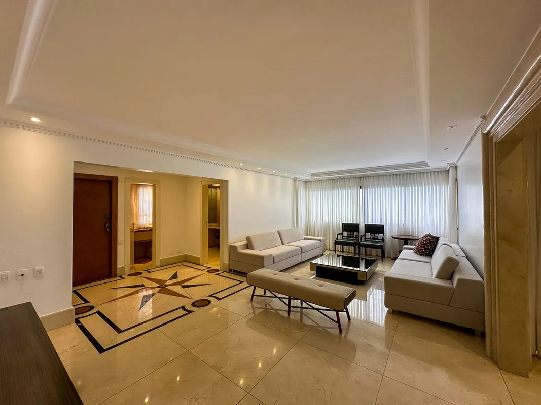 Imóvel de alto padrão com 4 suítes completas em armários planejados, sendo 1 suí...