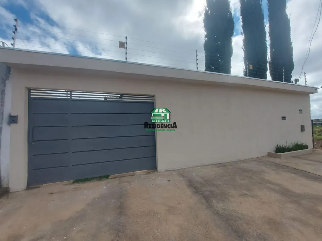 3 quartos (sendo 1 suíte com box, espelho e chuveiro)1 banheiro social (com box,...