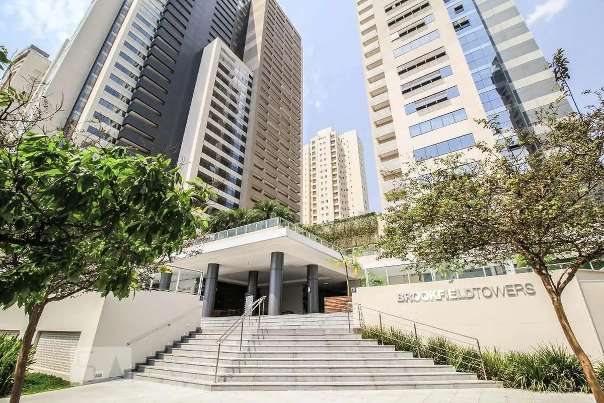 Aqui você não aluga só metragem. Você assume um endereço.No Brookfield Tower, es...