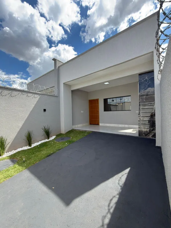 VENDE-SE – 2 CASASSETOR SANTA FÉ – GOIÂNIAPróximo ao Condomínio MadriCaracteríst...